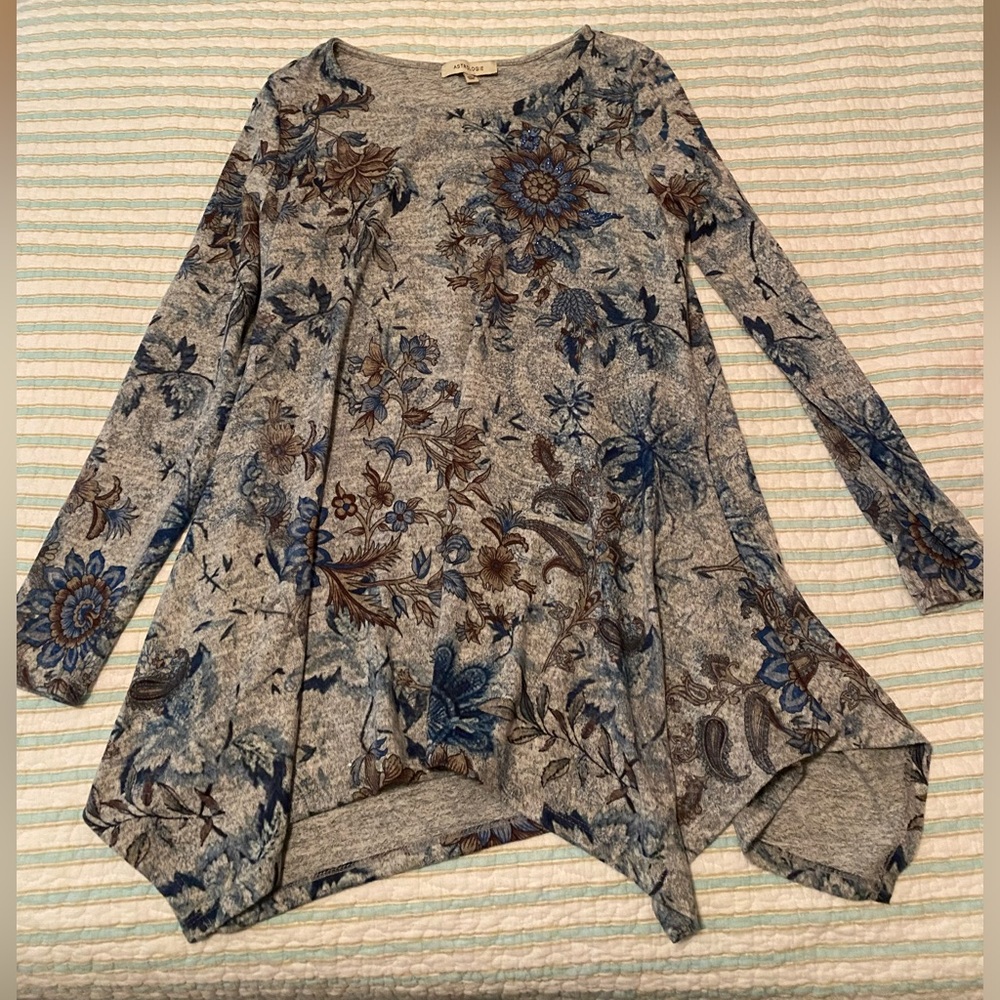 EUC Oversized blue blouse with flowers